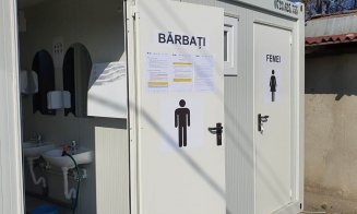 La Pata Rât s-au instalat băi mobile. Cine le folosește