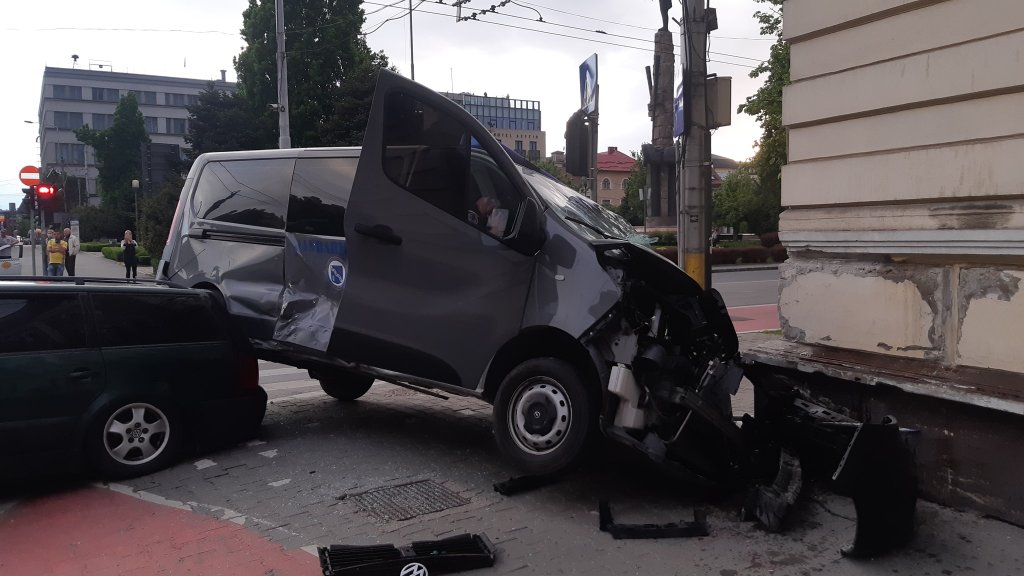 Accident spectaculos în această seară la Teatrul Național