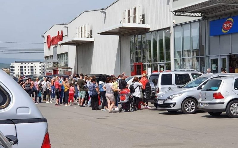 Prima zi de stare de alertă: Nebunie la Pepco Florești, cozi uriașe în afara și în interiorul magazinului, fără mască, fără distanță