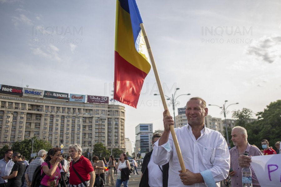 Mesajul ministrului Marcel Vela către protestatarii din Piaţa Victoriei, care pun în pericol sănătatea publică