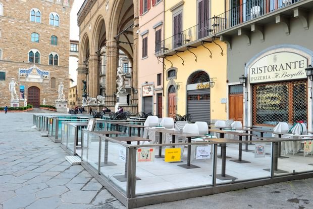 Restaurantele se redeschid de luni în Italia. Care sunt regulile de igienă şi distanţare stabilite de autorităţi