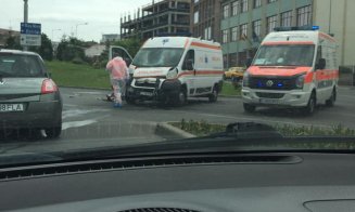 Accident cu ambulanță în Cipariu. Asistenta, transportată la spital