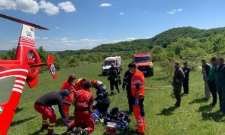 Accident de muncă într-o pădure din Cluj. Un tânăr a fost transportat la spital în comă