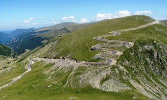 S-a redeschis circulația rutieră pe Transalpina. În ce interval este permis traficul și care sunt condițiile de acces