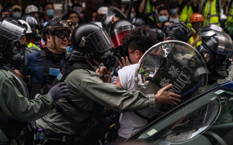 Miile de manifestanţi din Hong Kong denunţă un proiect de lege chinez care interzice "trădarea, secesiunea, revolta şi subversiunea"
