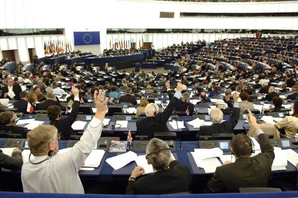 Parlamentul European va adopta o rezoluție despre muncitorii români sezonieri