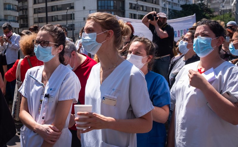 Protest al medicilor din Franţa: „Vrem bani, nu medalii”