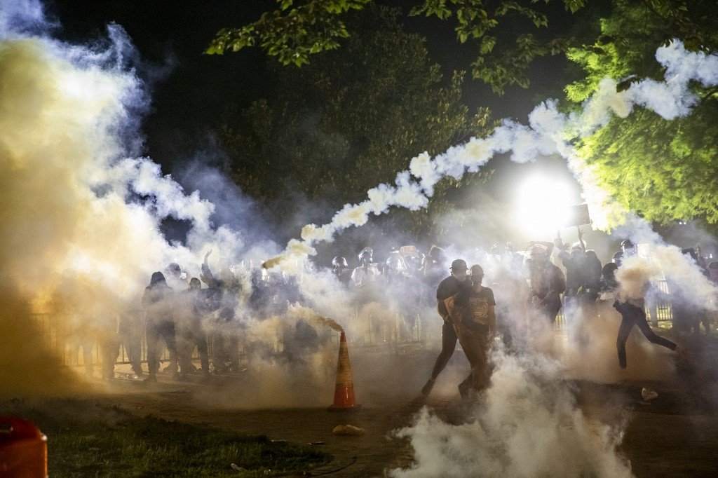 Stare de asediu la Washington după noi manifestaţii în apropiere de Casa Albă