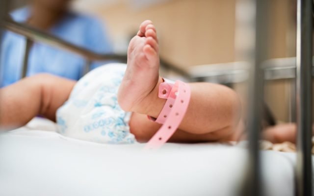 Copil de patru săptămâni, spitalizat după ce a contactat noul coronavirus