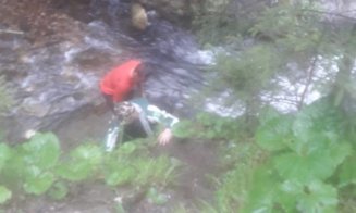 Turist inconștient, căzut  în Cascada Valul Miresei. Salvamont : „Nu vă mai puneţi viaţa în pericol pentru o poză"