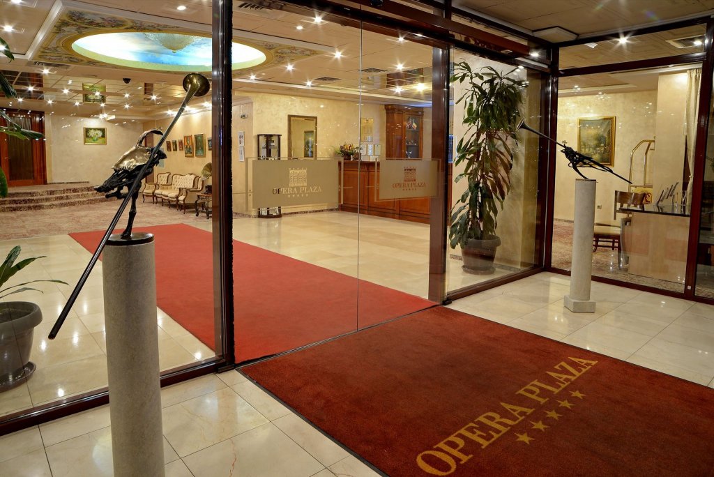 Opera Plaza experimentează hotelul fără recepționer