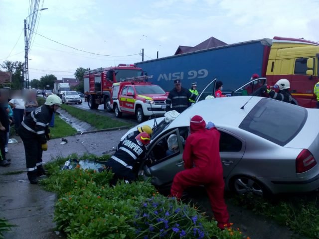 Un șofer a intrat într-un cap de pod la Cluj. Viteză neadaptată la vreme