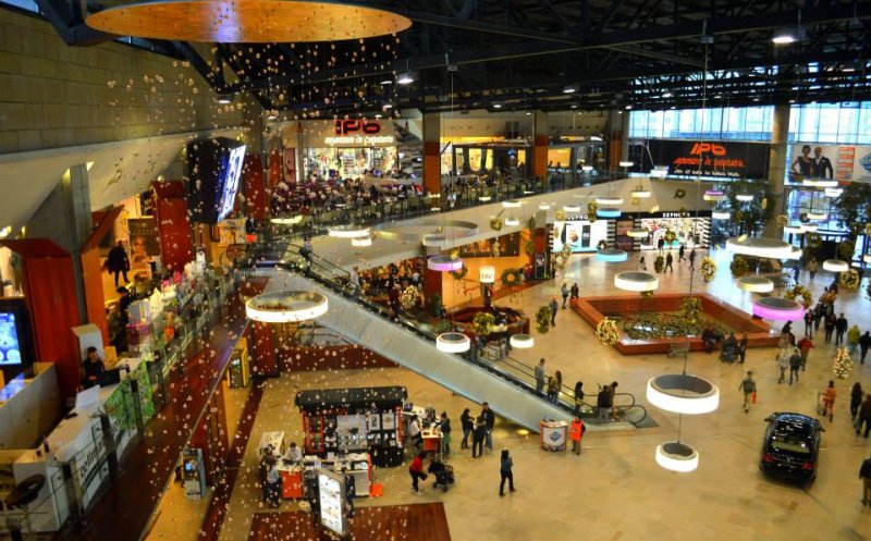 Astăzi se redeschid mall-urile. Lista restricţiilor ridicate din 15 iunie