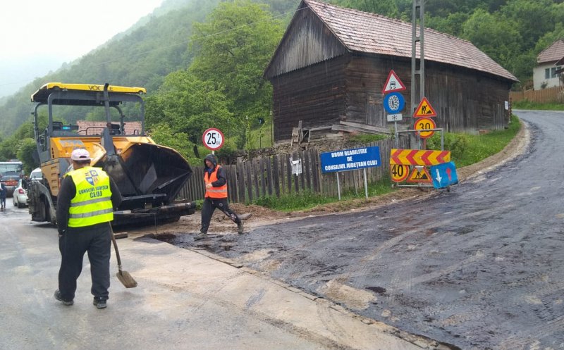 Asfalt pe un drum de munte din Cluj