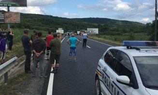 Accident în Baciu, două mașini au ieșit în decor, o tânără a fost rănită