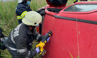 Accident Cluj: O tânără a ajuns la spital după ce s-a răsturnat cu mașina lângă Mărtinești