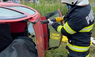 Accident Cluj: O tânără a ajuns la spital după ce s-a răsturnat cu mașina lângă Mărtinești