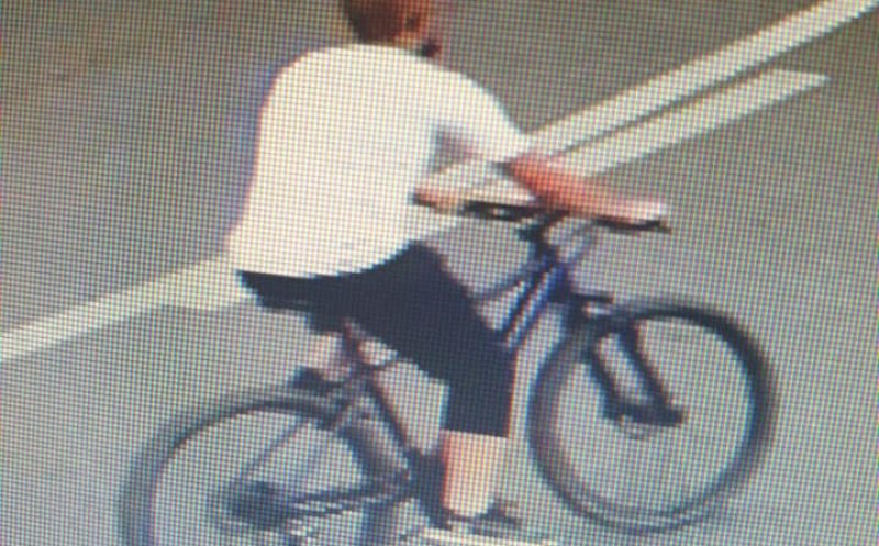 Biciclist căutat după ce ar fi accidentat o fetiță și ar fi fugit. L-ați văzut?