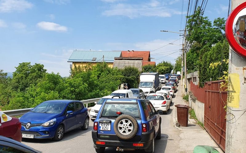 Trafic infernal pe Cluj - Florești. Varianta prin Grigorescu, sufocată de mașini