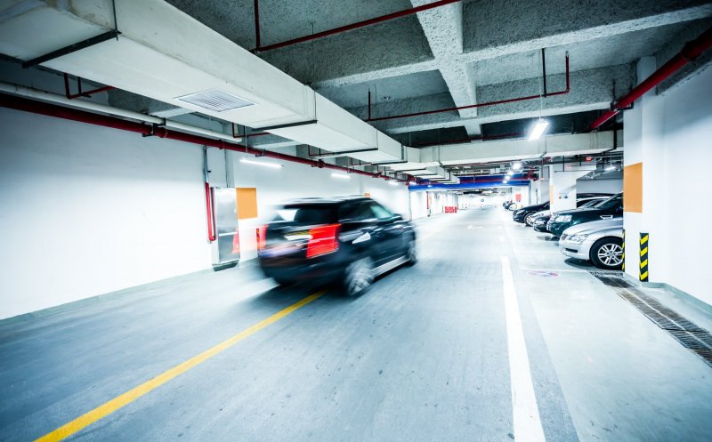 1 din 3 clienți vor abonament de parcare în mall. Taxa pe oră revine în Iulius Cluj