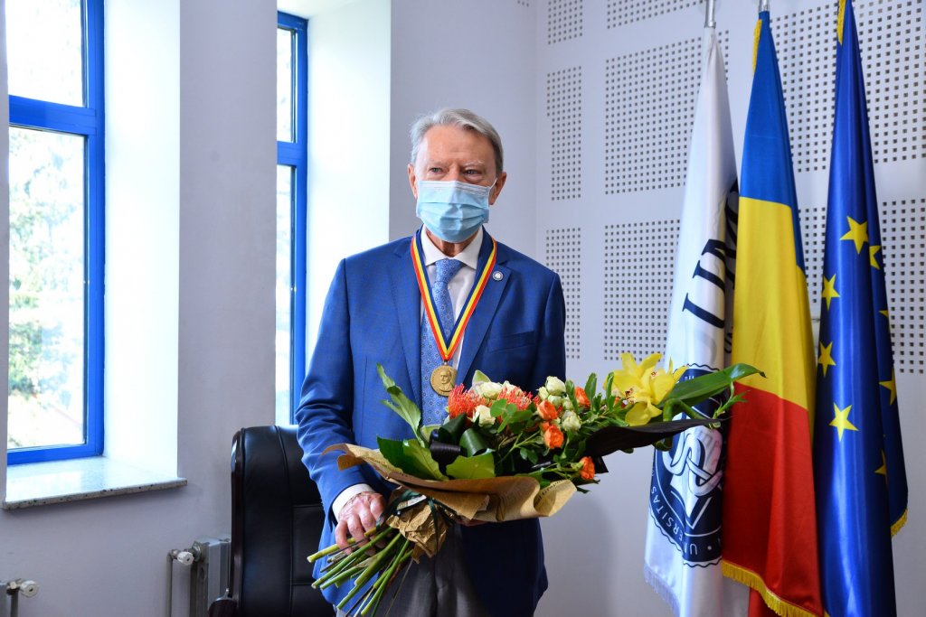 Profesorul Nicolae Hâncu a primit medalia „Iuliu Haţieganu” a UMF Cluj