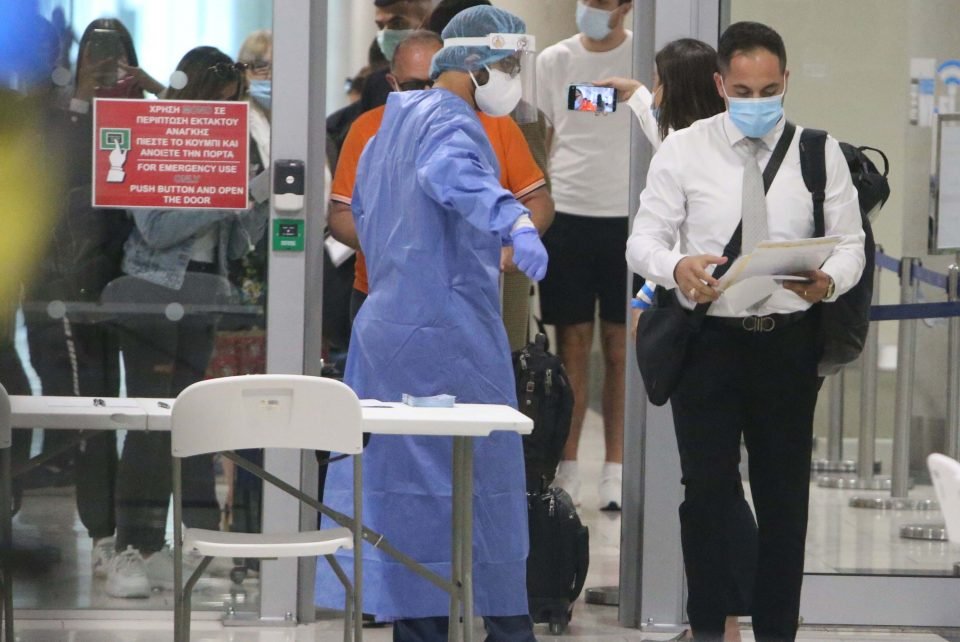 Ciprul dă amenzi usturătoare turiştilor străini care nu respectă regulile anticoronavirus sau îi întoarce în ţara din care vin