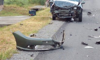 Accident Cluj: Impact violent între două mașini. Una s-a dat peste cap
