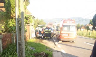 Accident la Negreni. Două persoane au fost transportate la spital