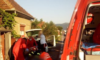 Accident la Negreni. Două persoane au fost transportate la spital