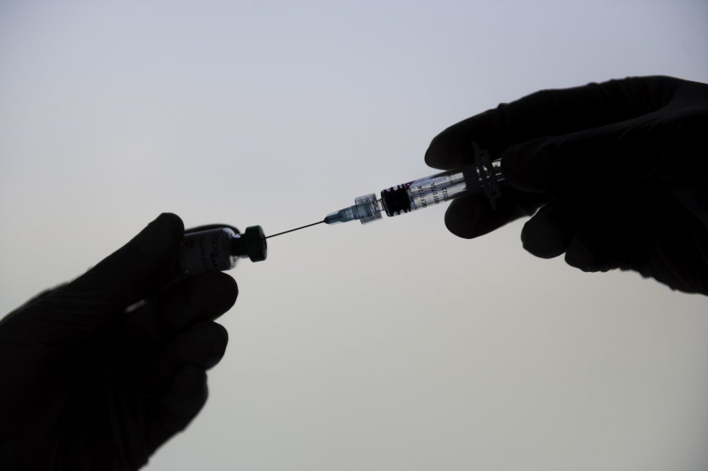 Mulţi oameni nu ar fi de acord să fie vaccinaţi, chiar dacă s-ar descoperi vaccinul anti-COVID