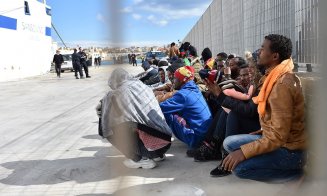 Sute de migranţi au fugit din carantină în Sicilia