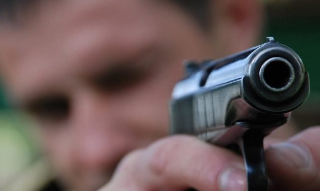 Pistoale de ultimă generație pentru polițiști. Vela: "Este un mesaj și un semnal pentru infractori"