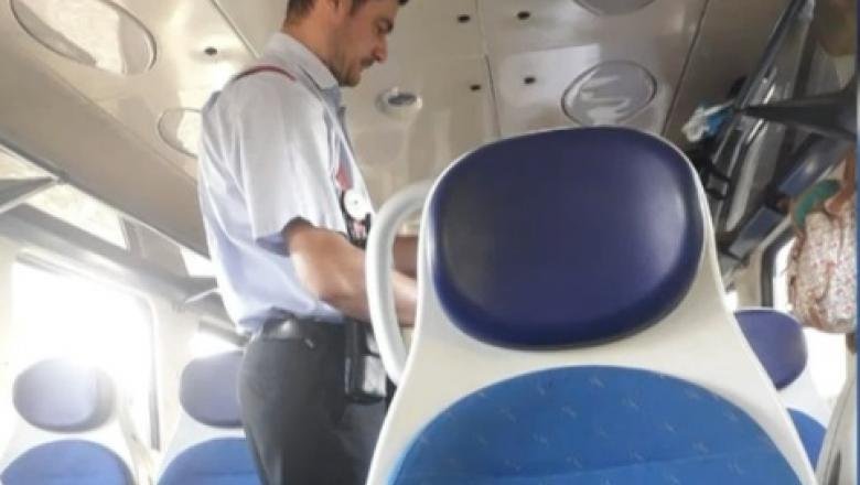 Un controlor de tren le-a spus călătorilor că nu e pandemie și că poartă măști "de proști"