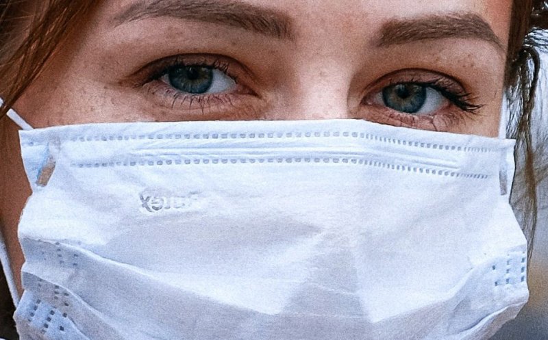 Clujeni, nu uitaţi de mască! E obligatorie