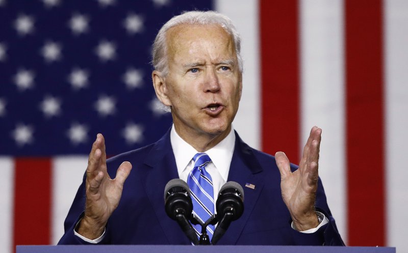 Joe Biden conduce în sondaje în faţa lui Donald Trump