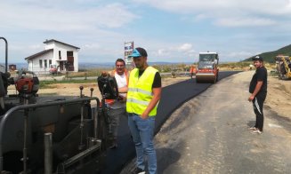 Au început lucrările de asfaltare pe drumul de la Sălicea spre Micești