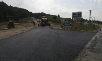 Au început lucrările de asfaltare pe drumul spre Micești