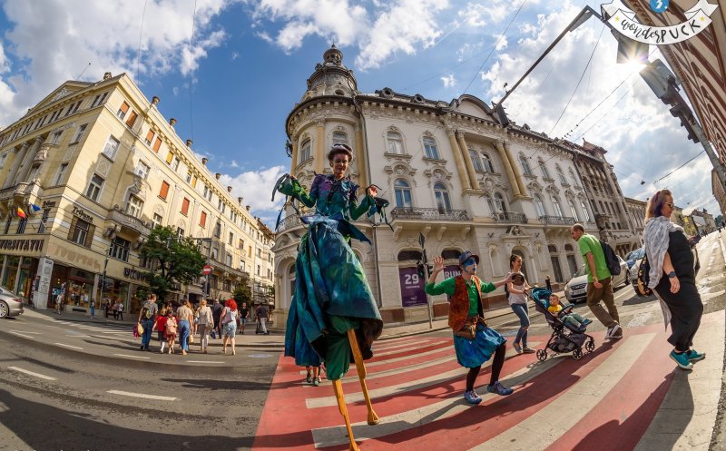WonderPuck revine: Păpuși gigant, aeronavă cu baloane și spectacole de magie în centrul Clujului