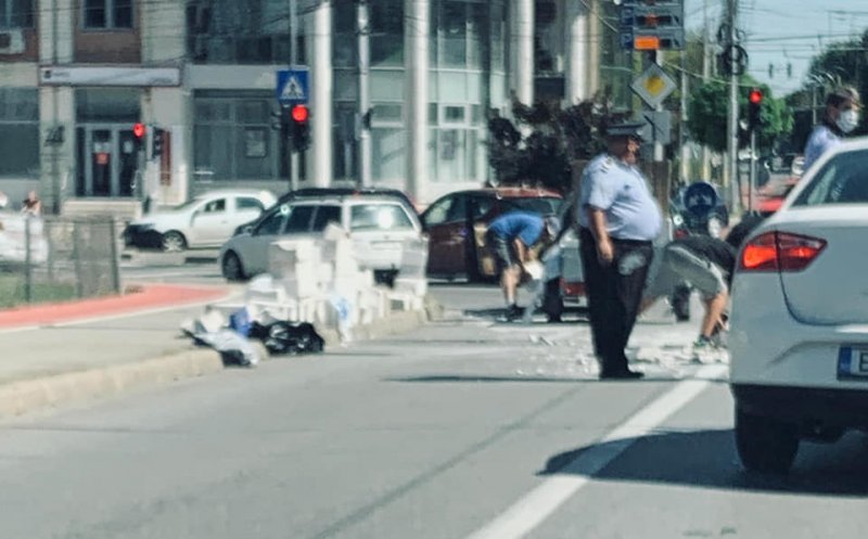 Probleme în trafic, în Cipariu! S-a răsturnat o remorcă cu BCA