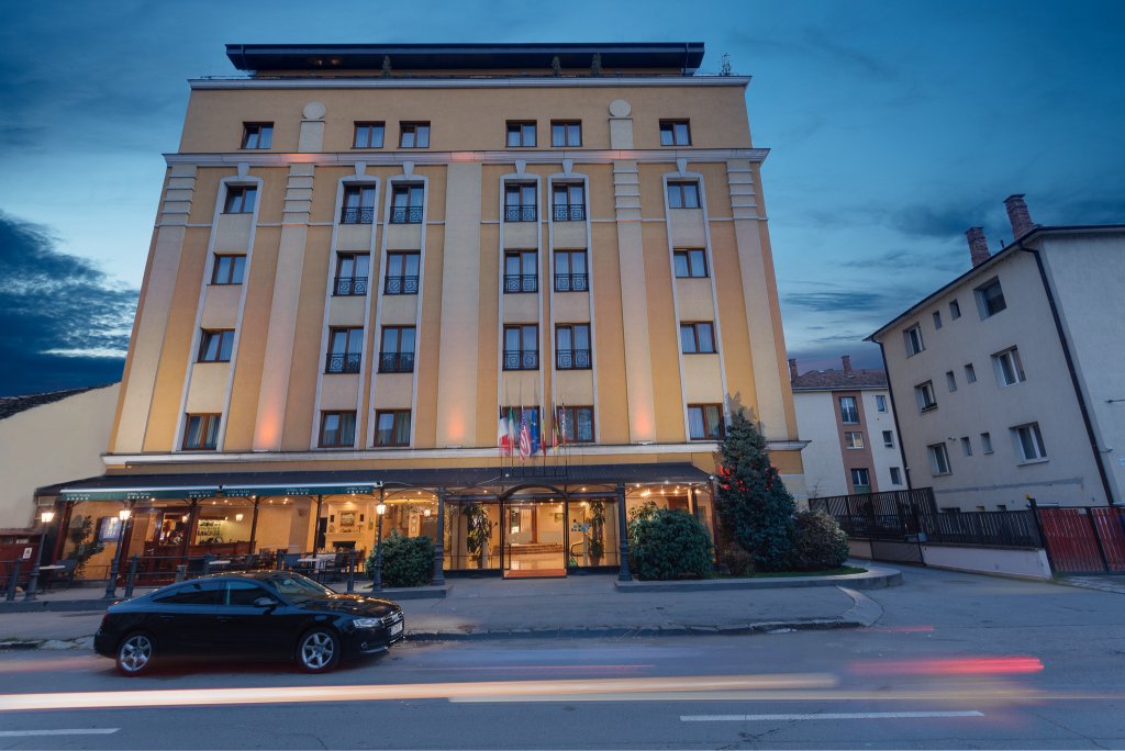 Jumătate dintre hotelurile de 5* din România, în București și Cluj