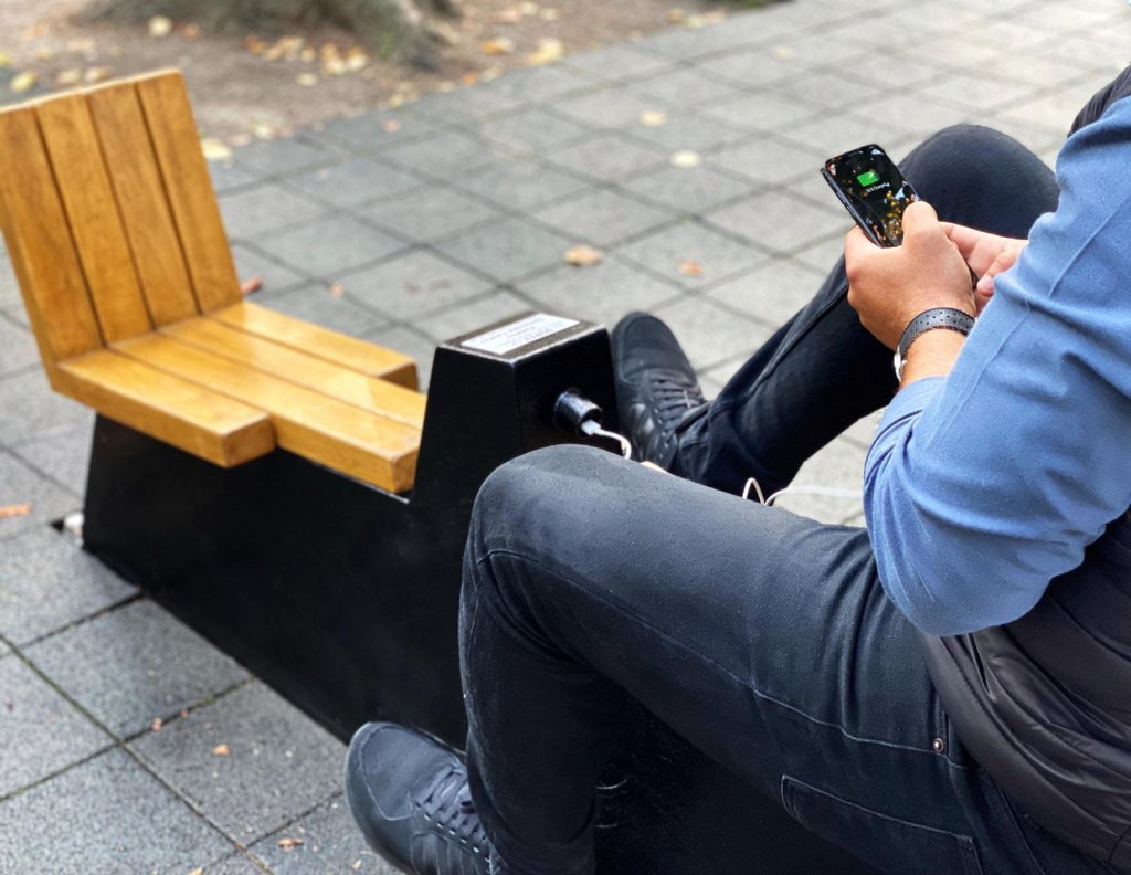 Proiect inedit la Cluj. Aparate fitness în aer liber care îți încarcă telefonul