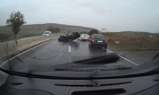 Trafic blocat pe Cluj-Turda. O mașină s-a dat peste cap