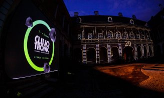 Proiecție de lumini pe Palatul Banffy, la Festivalul Clujotronic