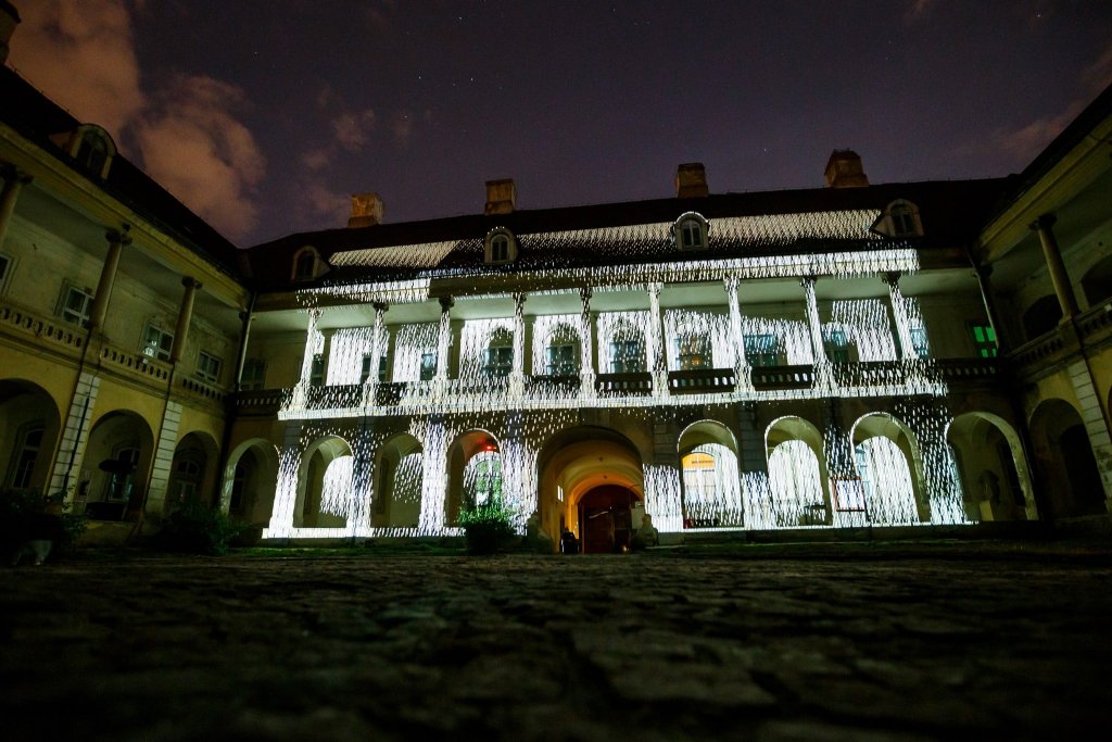 Proiecție spectaculoasă de lumini pe Palatul Banffy, la Clujotronic