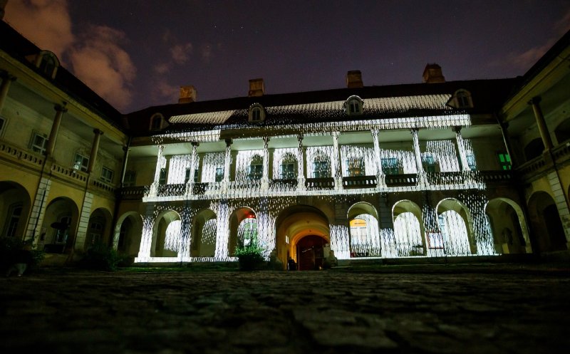 Proiecție spectaculoasă de lumini pe Palatul Banffy, la Clujotronic