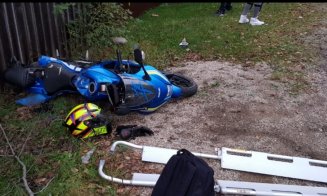 Tragedie la Cluj. Motociclist mort, după ce a intrat sub o mașină. O tânără a ajuns la spital