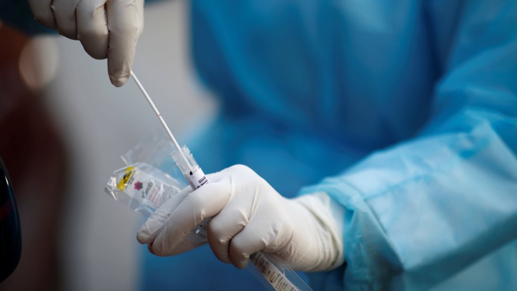 Testul COVID-19, obligatoriu în România pentru persoanele care vin în ţară pentru 3 zile din ţările cu indice ridicat de infectare