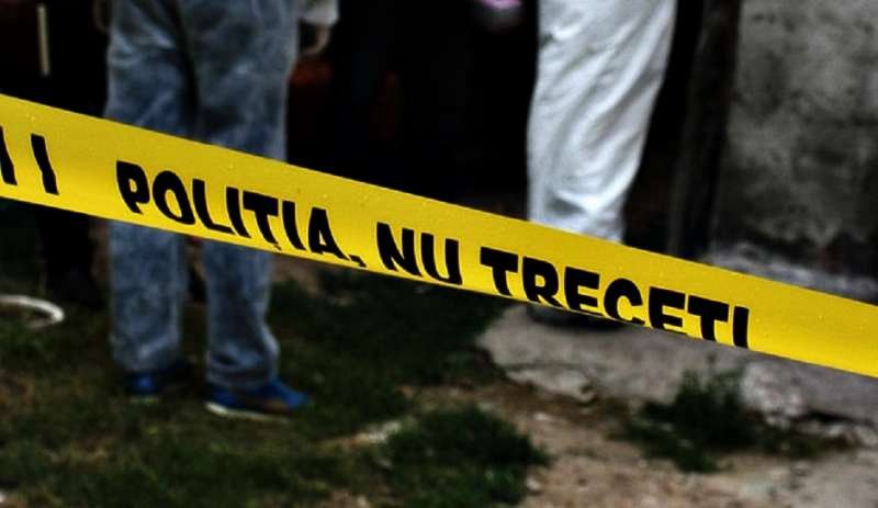 A fost găsit cadavrul unei femei îngropat în curtea propriei case