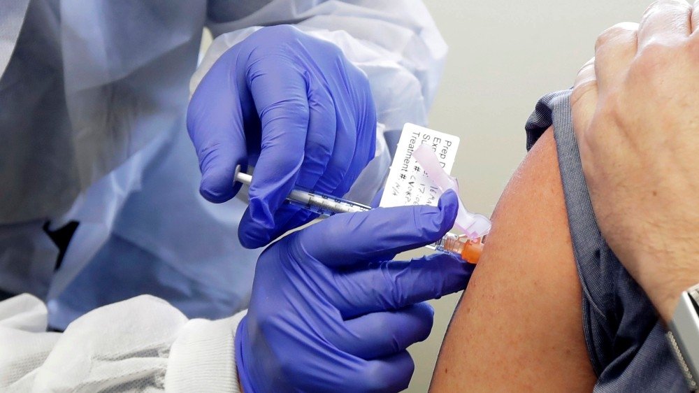 Johnson & Johnson suspendă testele clinice ale unui vaccin anti-COVID-19. Ce prebleme au apărut?