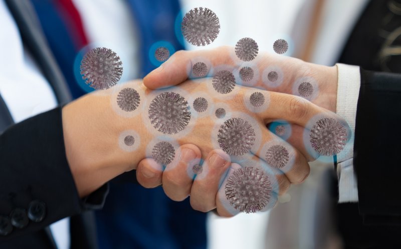 Cât timp rămâne activ noul coronavirus pe piele?
